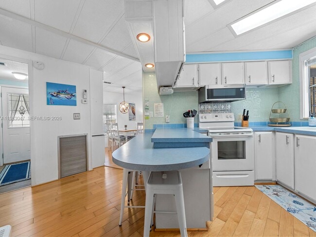 Building Photo - 806 S Jade Dr