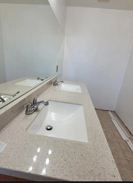 Building Photo - 11666 English Ct