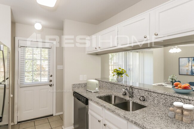 Building Photo - 2213 Salerno Dr