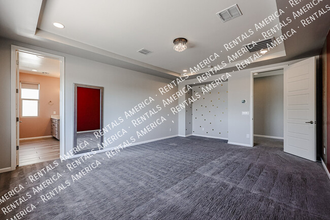 Building Photo - 3090 S Jasmine Dr