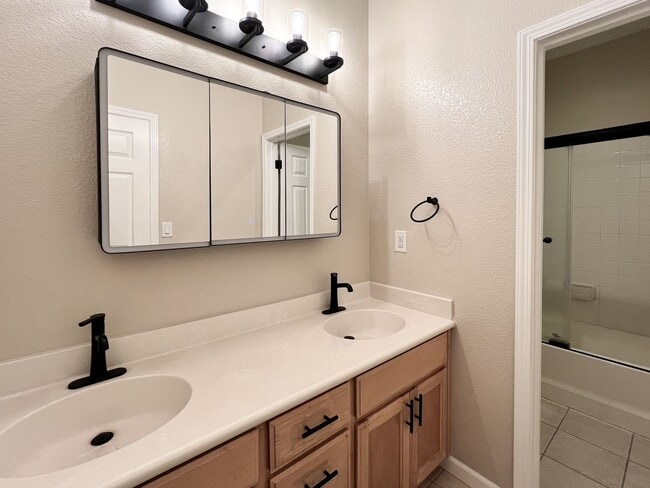 Building Photo - Updated Three Bedroom Home in South Napa