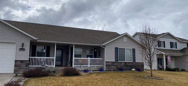 Primary Photo - BEAUTIFUL HOME IN THE LANDINGS (APP#59)
