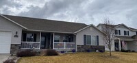 Building Photo - BEAUTIFUL HOME IN THE LANDINGS (APP#59)