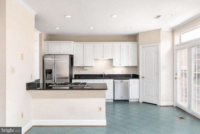 Building Photo - 8165 Madrillon Ct