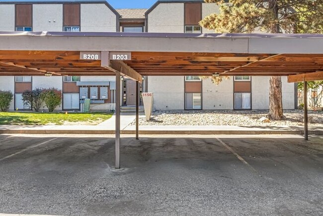 Building Photo - Easy Living Starts Here | 2 Bedroom Lakeside Condo