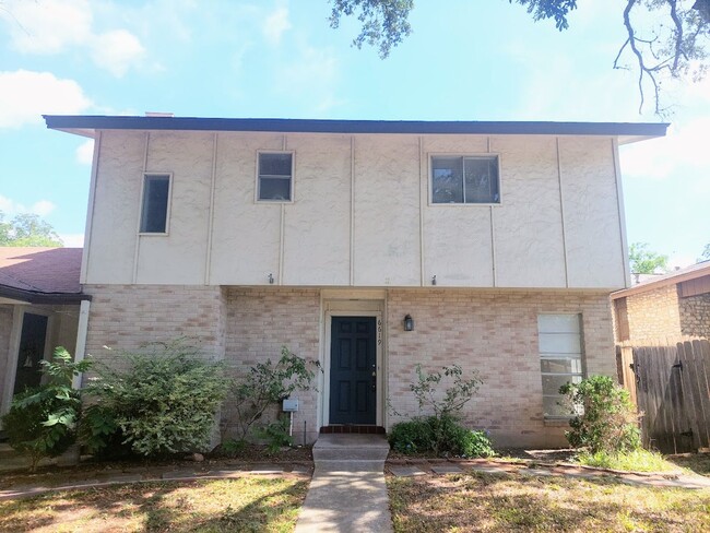 Primary Photo - Leon Valley~ 3 bedroom~ Freshly Painted In...