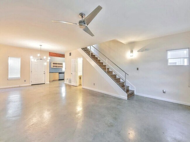 Building Photo - Stylish Two Story Townhome in the Cedars District of Dallas