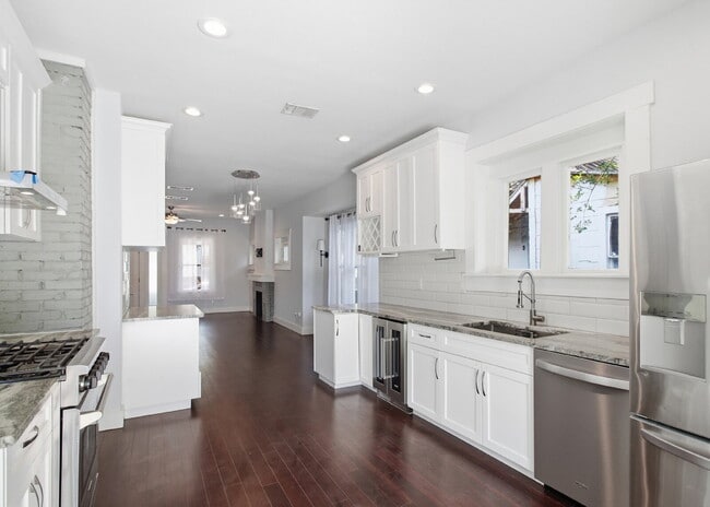Building Photo - Updated 3 Bedroom Home with Modern Finishes Near Everything Downtown!