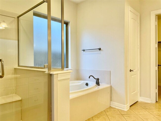 Building Photo - 9616 Hamilton Dr