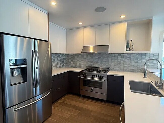 Building Photo - Luxury Penthouse Condo w/Large Private Terrace, Outdoor Kitchen – a must see! PROGRESSIVE