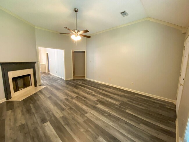 Building Photo - 3 bed, 2 bath in Lakeland near Stonebridge Golf Course