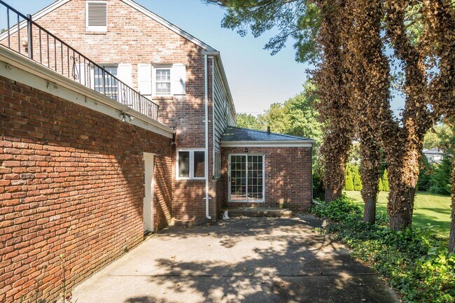 Building Photo - 777 Hunt Ln
