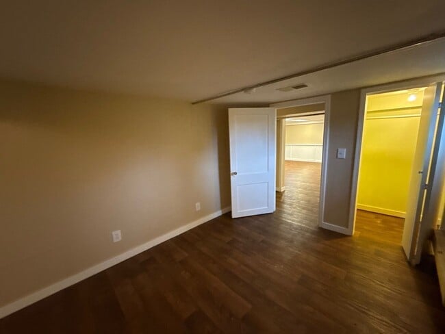 Building Photo - 1615 D St NE