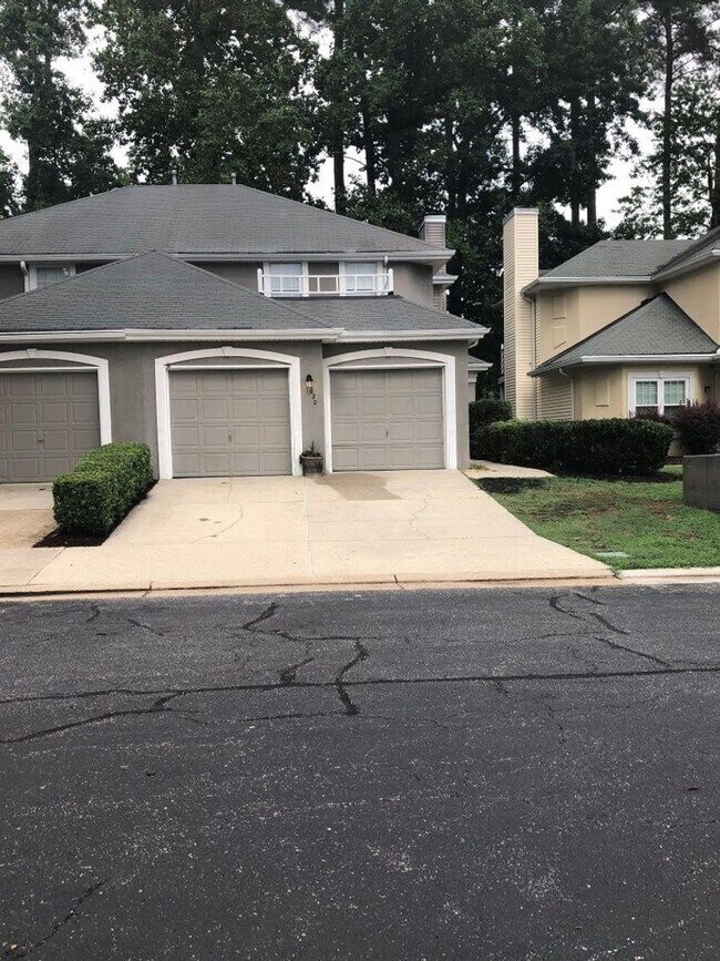 Building Photo - 820 E Willow Point Pl