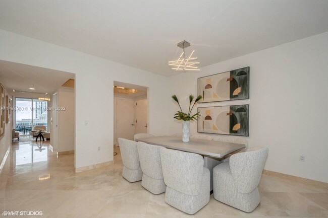 Building Photo - 2 br, 2.5 bath Condo - 333 Las Olas Way Ap...