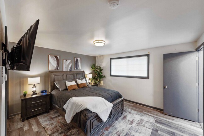 Building Photo - GORGEOUS 3 Bedroom (+BONUS ROOM!) 2 Bath Home with RV/Boat storage near beaches and shopping!