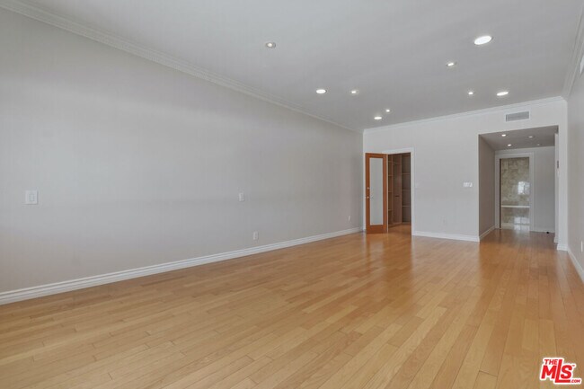 Building Photo - 4443 Ventura Canyon Ave