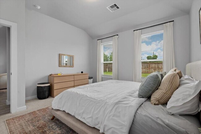 Building Photo - 15815 Eastern Meadowlark Wy