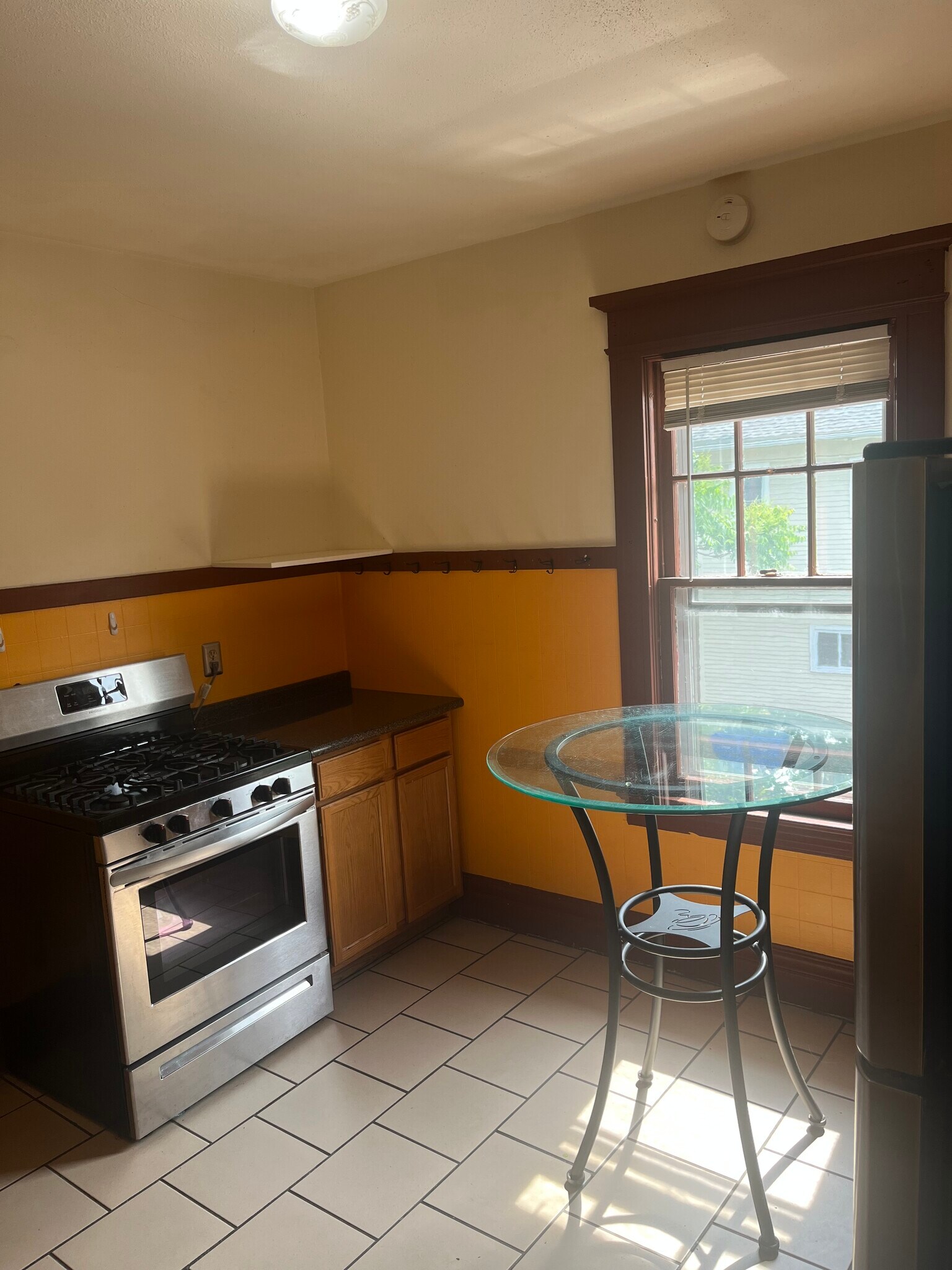 Building Photo - 6 Hinsdale St