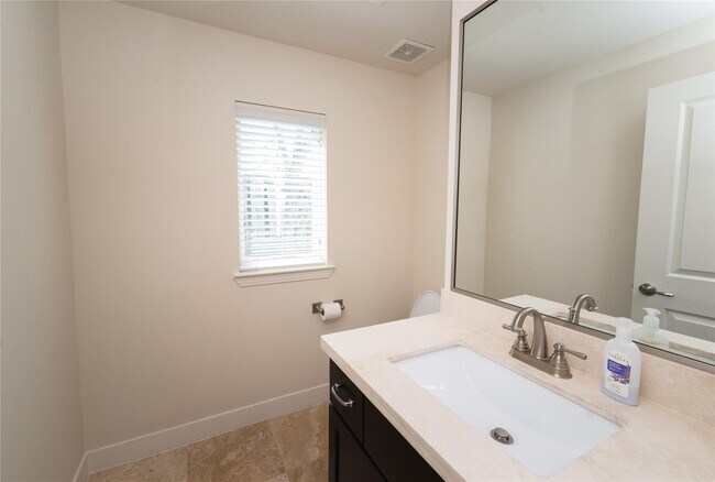 Building Photo - 4805 Jackson St