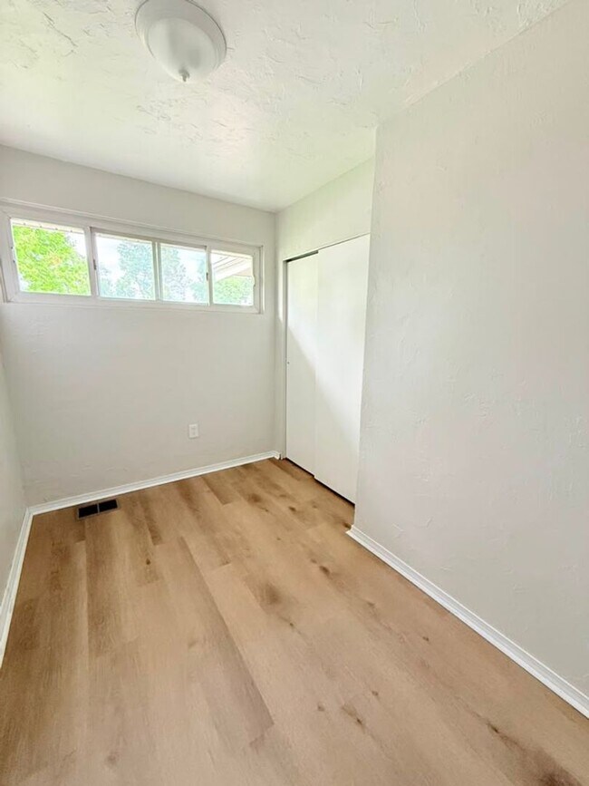 Building Photo - Newly remodeled 3-bedroom, 1.5-bath home featuring granite countertops, central A/C, and a partia...