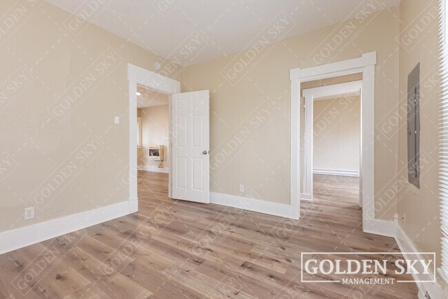Building Photo - 407 N Plum St