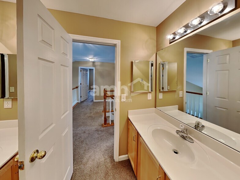Building Photo - 317 Stone Heath Ct