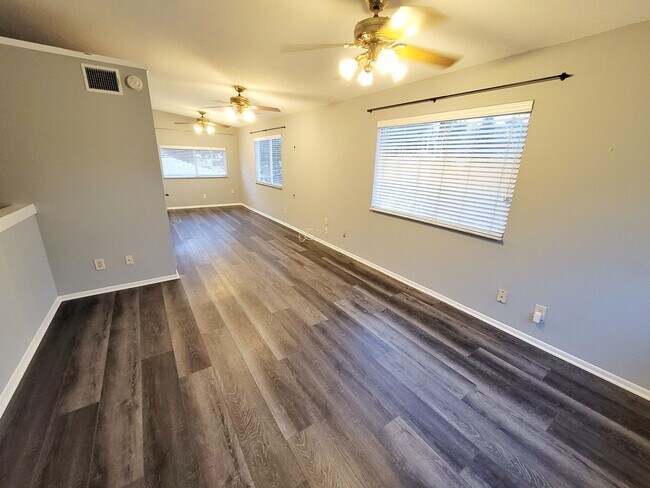 Building Photo - St. Petersburg Pool Home - 3 Bedroom 2 Bath