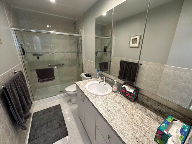 Building Photo - 360 Shore Rd