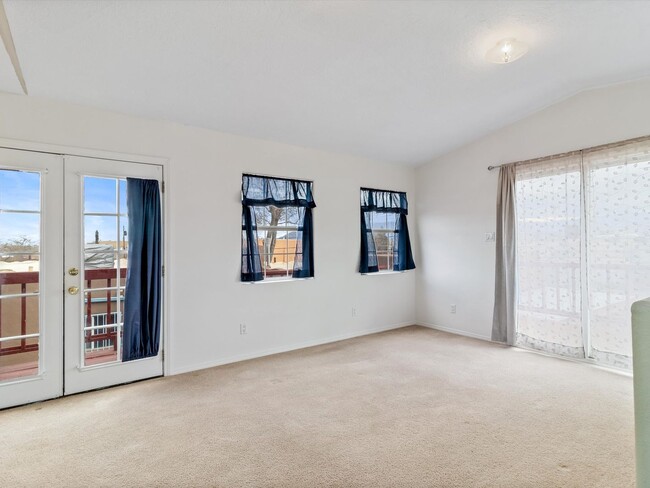 Building Photo - Charming 1 Bed / 1.5 Bath Rental Ready to ...