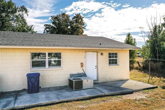 Building Photo - 140 Ave W NW