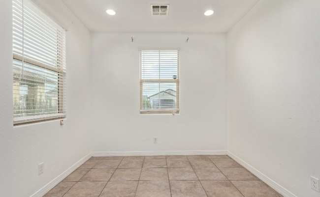 Building Photo - Great location near Westgate!