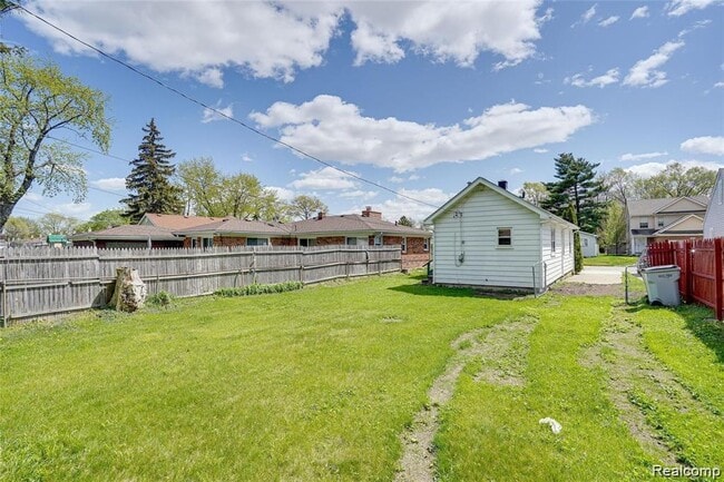 Building Photo - 577 E Brickley Ave
