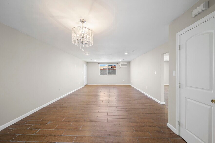 Building Photo - 1155 N Ardmore Ave