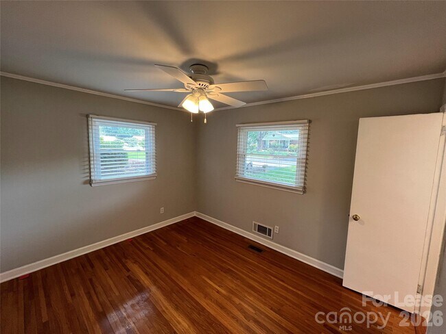 Building Photo - 1116 Bevis Dr