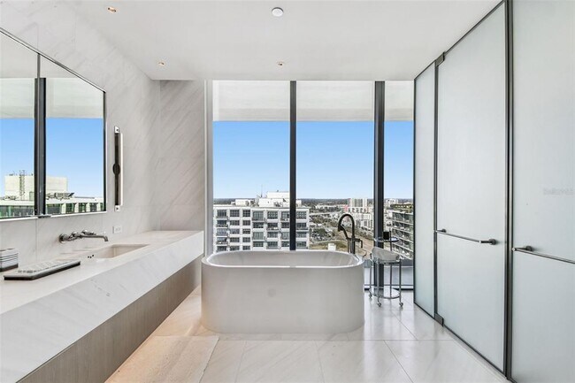 Building Photo - 1000 Water St