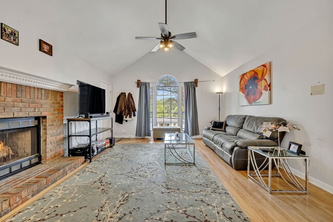 Building Photo - ***Half off September Rent with signed lea...