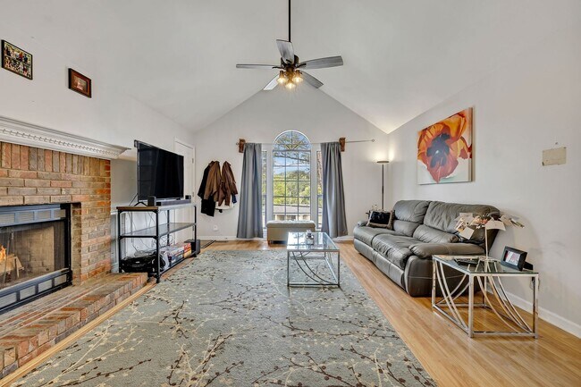 Building Photo - Spacious Antioch Rental