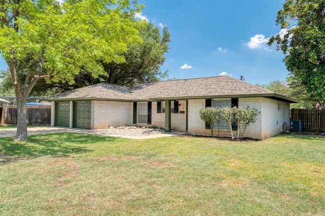 Building Photo - 2306 Berry Hill Cir