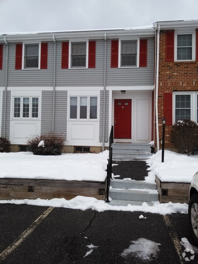 Building Photo - Townhome Style Condo Unit Available For Rent!