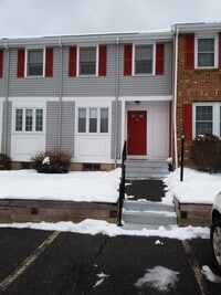 Building Photo - Townhome Style Condo Unit Available For Rent!