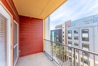 Building Photo - 910 W 25th St