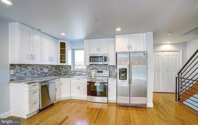 Building Photo - 1249 N 17th St