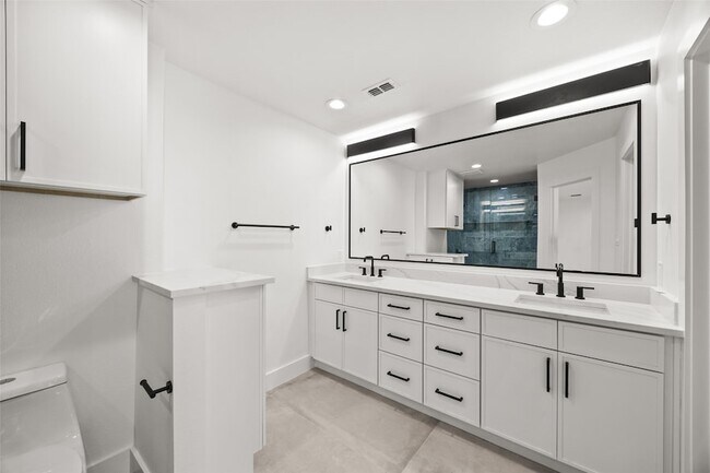 Building Photo - 2116 Trellis Pl