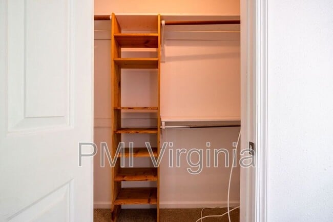 Building Photo - 812 Tuition Ct
