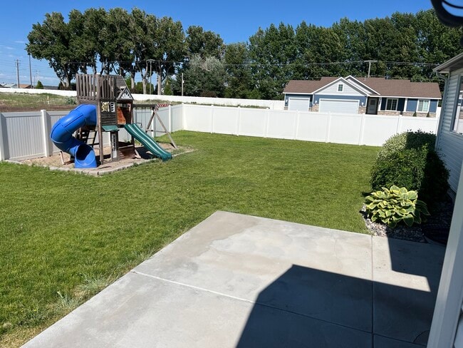 Playhouse - 564 W Sanford St