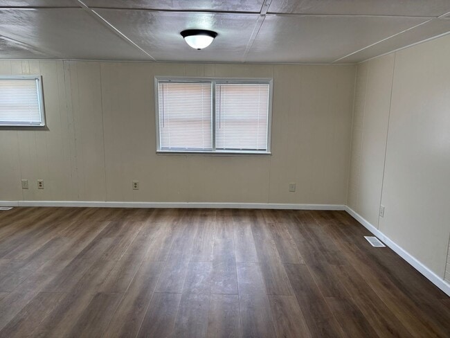 Building Photo - 212 Astran Dr