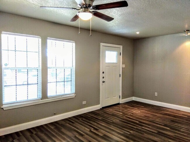 Building Photo - *COMING SOON* Charming 3BR/2BA Home with Covered Porch & Stainless Steel Appliances!