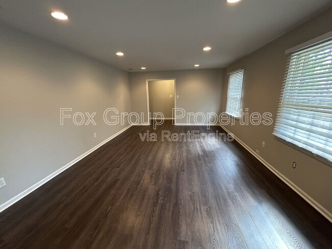 Building Photo - 133 Cliffwood Cir