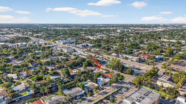 Building Photo - 1570 NE 30th Pl